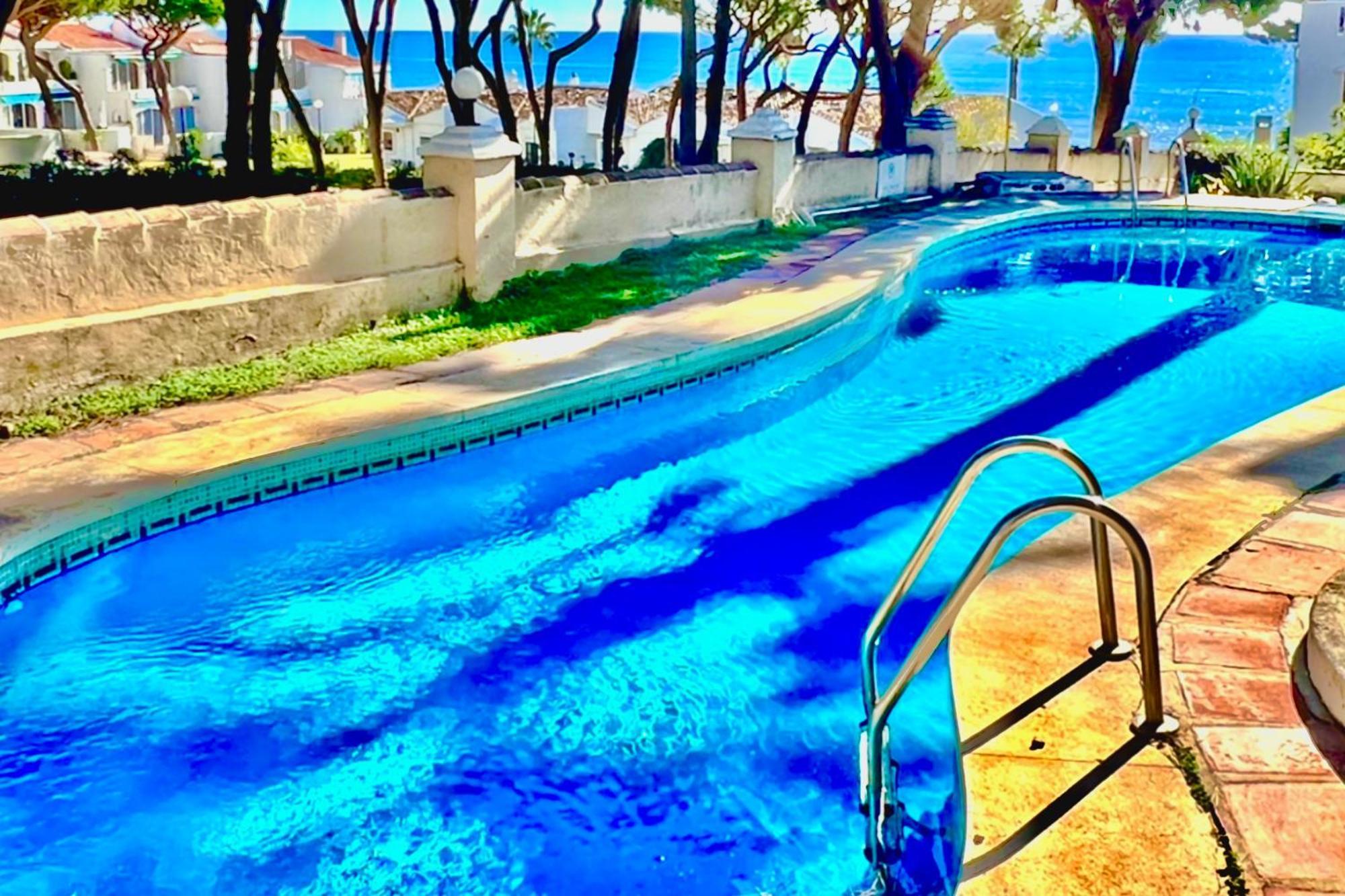 Mijas Costa - Beachside Apartment-B Sitio de Calahonda Luaran gambar