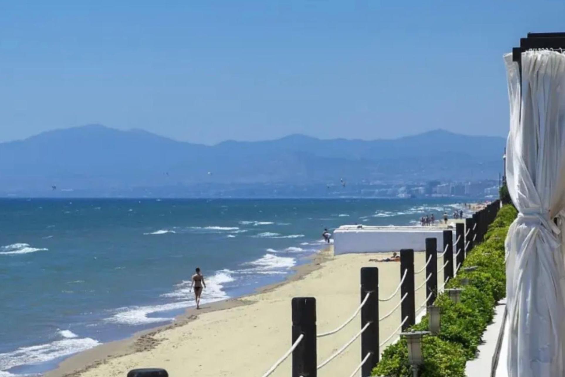 Mijas Costa - Beachside Apartment-B Sitio de Calahonda Luaran gambar