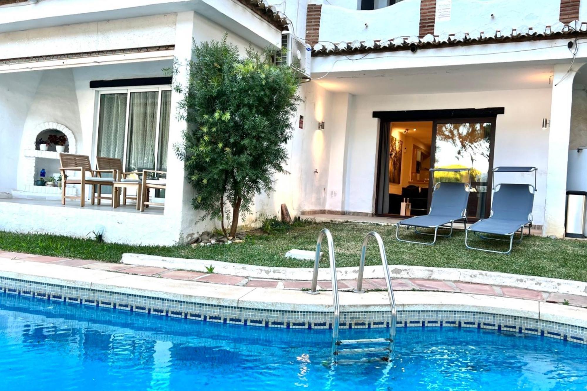 Mijas Costa - Beachside Apartment-B Sitio de Calahonda Luaran gambar